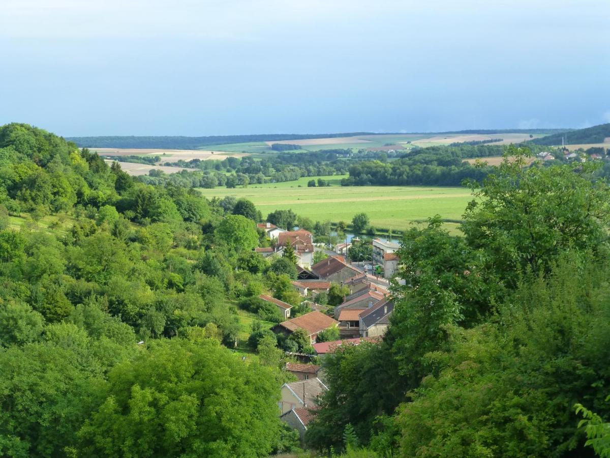 Les Chambres De La Ville Haute Dun-sur-Meuse Esterno foto