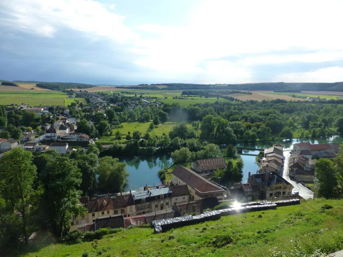 Les Chambres De La Ville Haute Dun-sur-Meuse Esterno foto